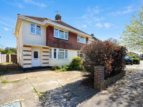 3 bed property, in Orchard Way, £343,000