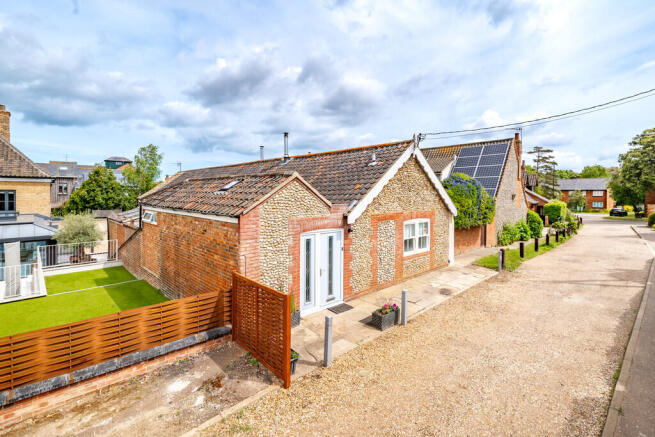 3 bed property, in Shop Lane, £525,000