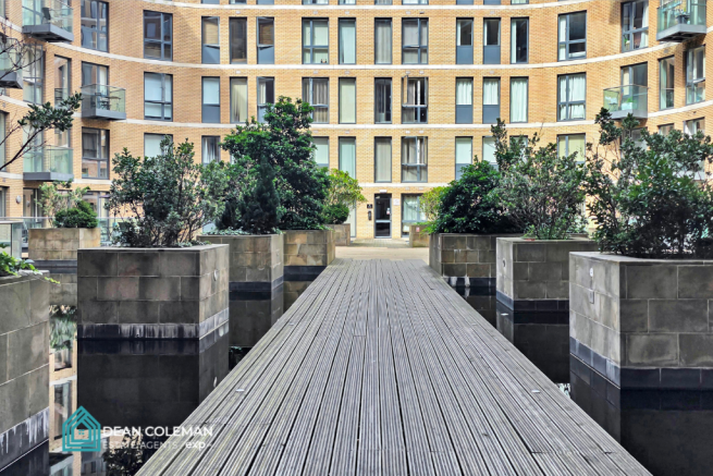 1 bed property, in I-Land Apartments, £110,000