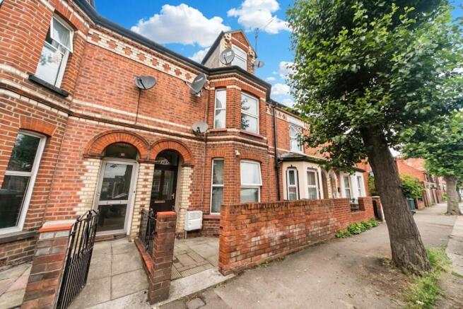 6 bed property, in Wantage Road, £600,000