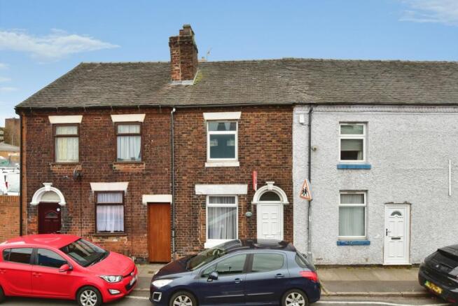 2 bed property, in Manor Street, £100,000