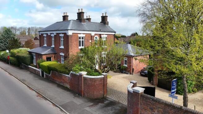 6 bed property, in Admaston Road, £735,000