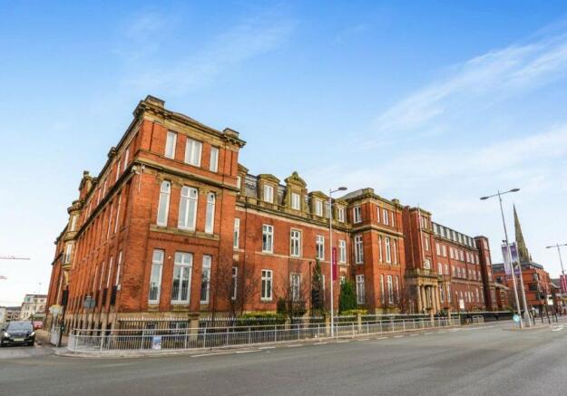 1 bed property, in 10 The Royal, £40,000