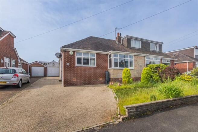2 bed property, in Chiltern Close, £260,000