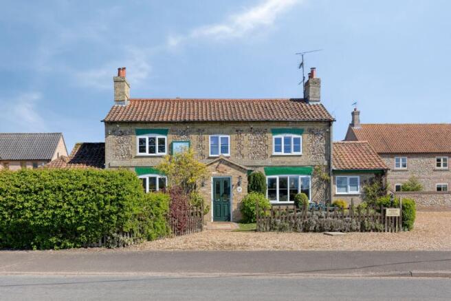 6 bed property, in Characterful Property Located in the Heart of Beachamwell, £795,000