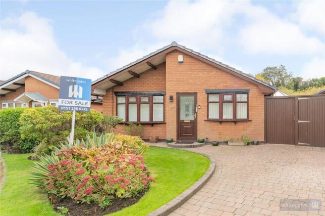 3 bed property, in Rowan Avenue, £325,000