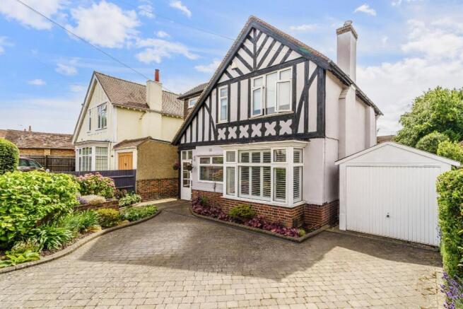 4 bed property, in Whitehorse Drive, £850,000