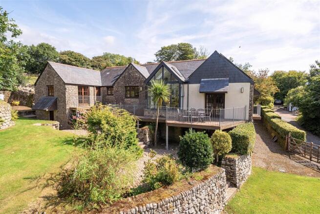 5 bed property, in Crow's Nest, £725,000