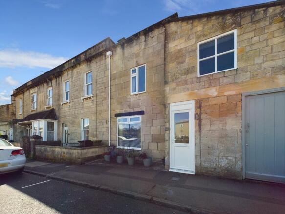 4 bed property, in Combe Road, £250,000