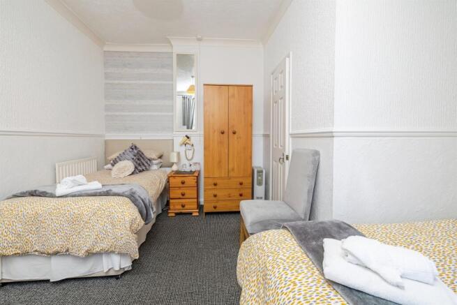 15 bed property, in Drummond Road, £260,000