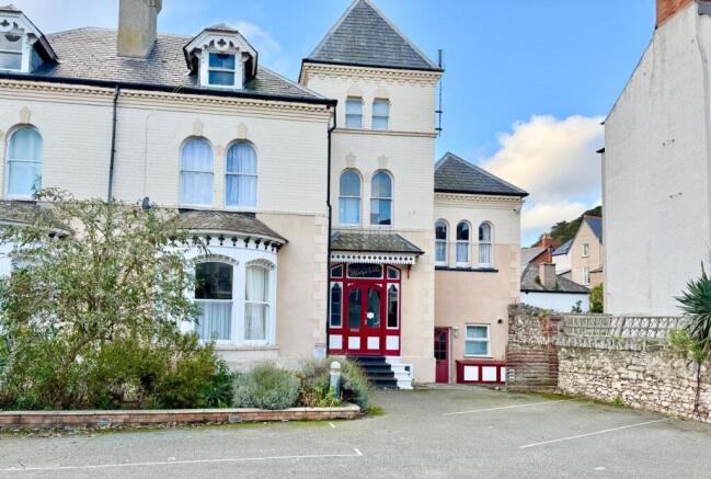 2 bed property, in Arvon Avenue, £149,950