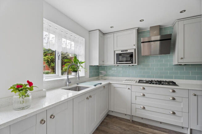 3 bed property, in Shepherds Close, £425,000