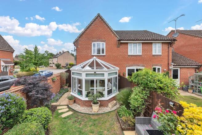 2 bed property, in New Path, £290,000
