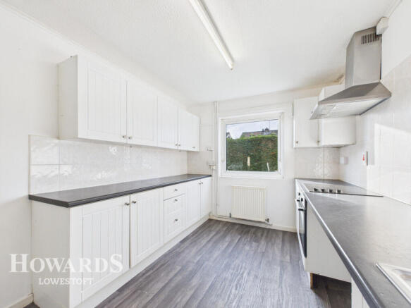 2 bed property, in Cranesbill Road, £200,000