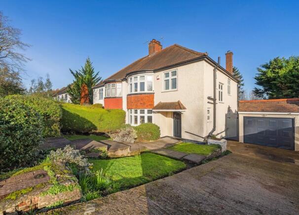 4 bed property, in Park Avenue, £875,000