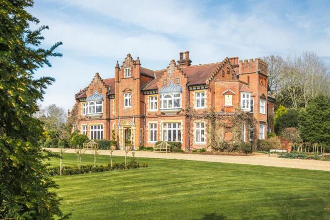 8 bed property, in Distinguished Manor House in Tasburgh, £2,750,000