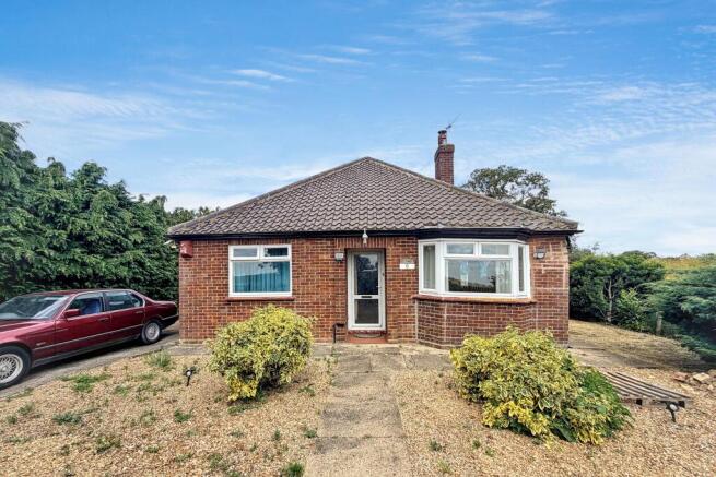 2 bed property, in Burnt Chimney Drove, £145,000