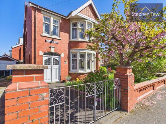 3 bed property, in Newlands Avenue, £225,000