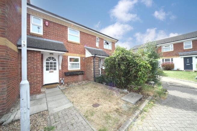 2 bed property, in Rochford Drive, £280,000