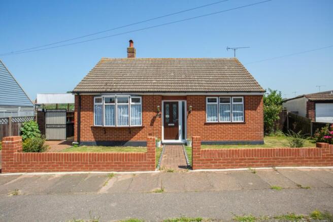 3 bed property, in Hillborough Drive, £425,000