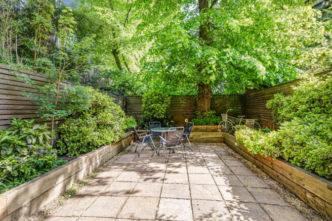 2 bed property, in Longridge Road, £750,000
