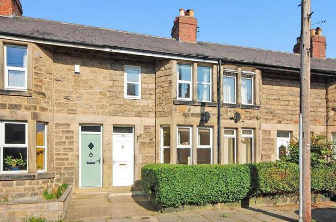 2 bed property, in Grove Park Lane, £210,000
