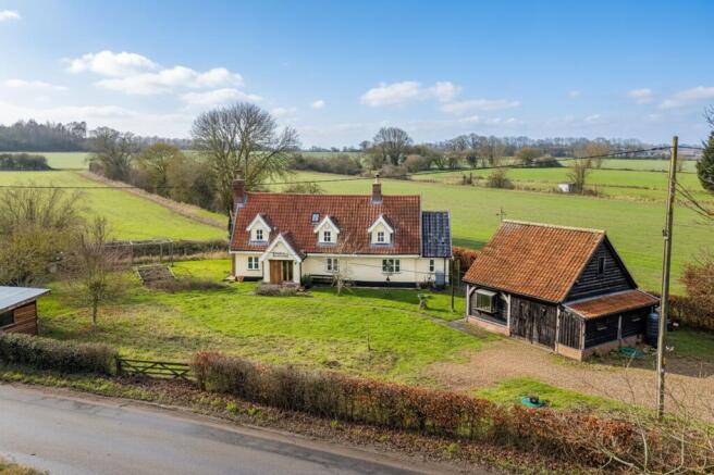 3 bed property, in Mellis Road, £500,000
