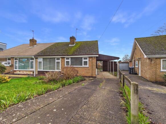 2 bed property, in Sundown Avenue, £190,000