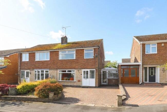 3 bed property, in Durlstone Close, £230,000