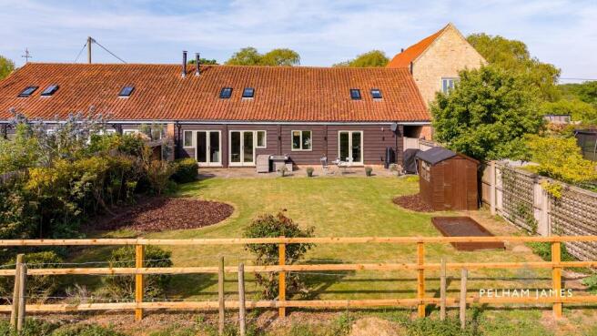 3 bed property, in Manor Farm Court, £650,000