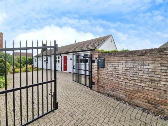 4 bed property, in Bank End Road, £375,000