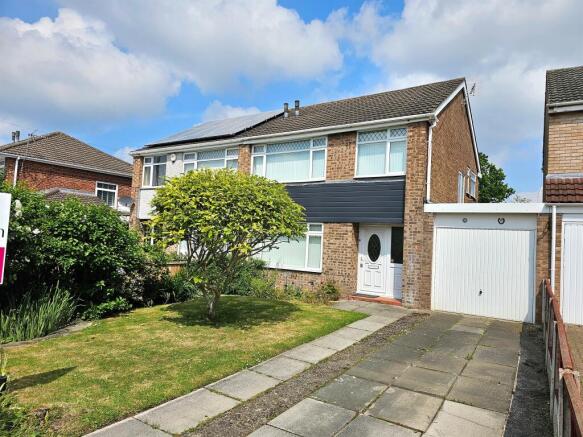 3 bed property, in Baker Drive, £250,000