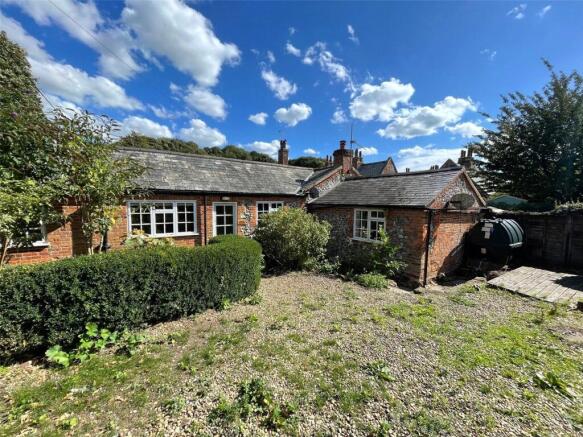2 bed property, in School Lane, £200,000