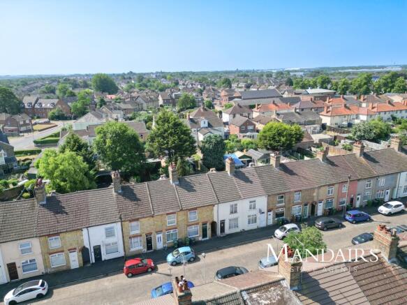 3 bed property, in Silver Street, £200,000