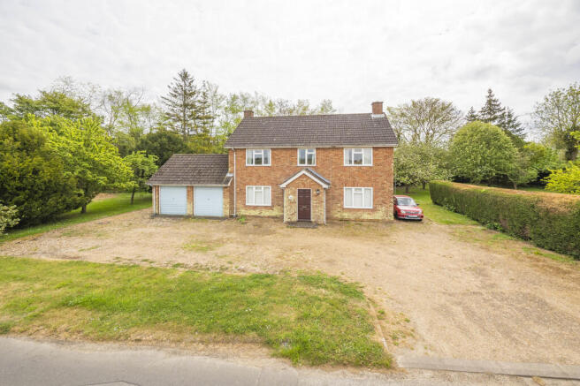 4 bed property, in Windsor Green, £550,000