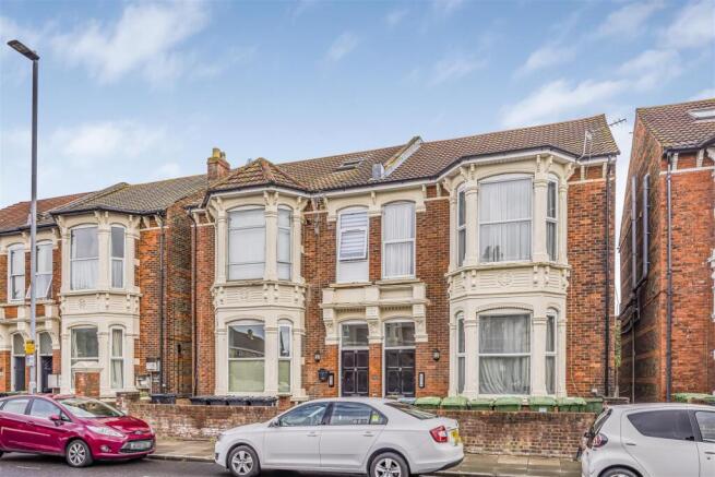 1 bed property, in Festing Road, £120,000