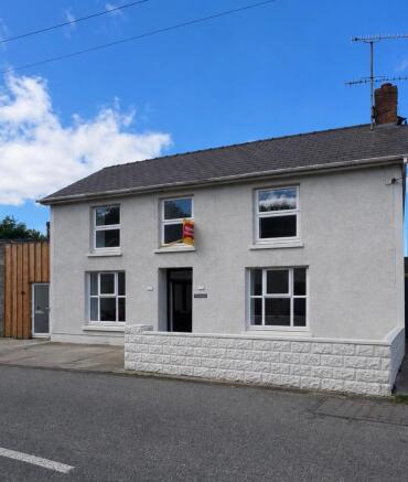 4 bed property, in Drefach Felindre, £360,000