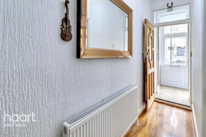 3 bed property, in Winter Avenue, £525,000