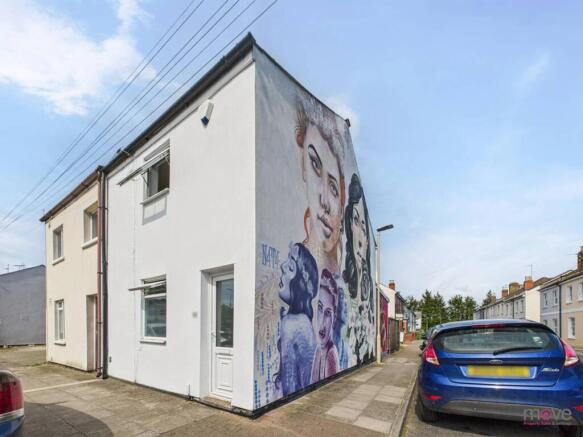 2 bed property, in Russell Street, £220,000