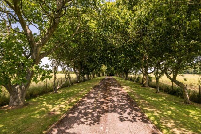 6 bed property, in Court-At-Street, £1,995,000
