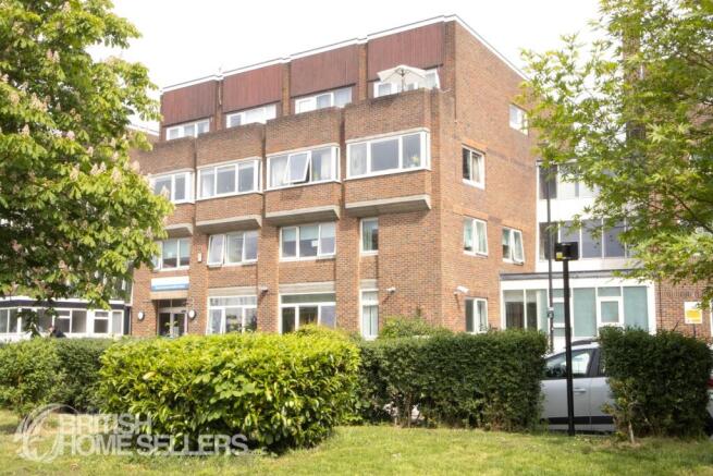 2 bed property, in Stuart Crescent, £425,000