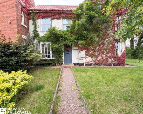 4 bed property, in Sutton Lane, £350,000