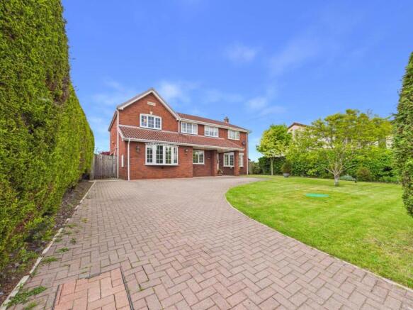 5 bed property, in Silver Street, £630,000