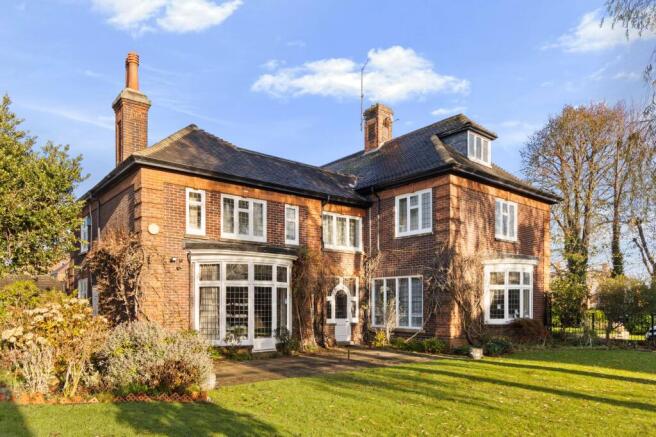 6 bed property, in Scartho Road, £475,000