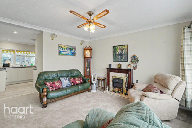3 bed property, in St Margarets Drive, £250,000