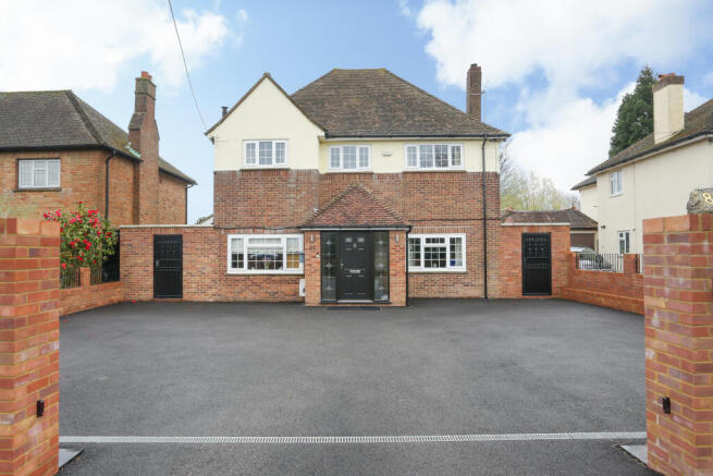 5 bed property, in Ashford Road, £900,000