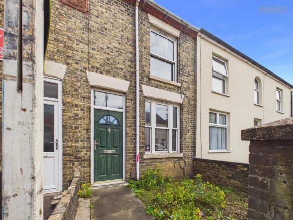 2 bed property, in Gladstone Street, £149,999