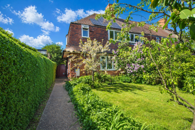 3 bed property, in Aspley Lane, £170,000