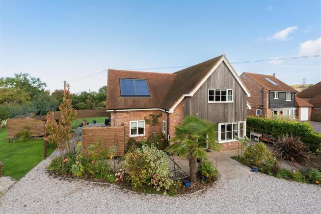 4 bed property, in Dargate Road, £686,000