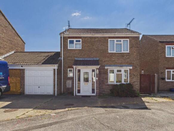 3 bed property, in Capel Close, £295,000